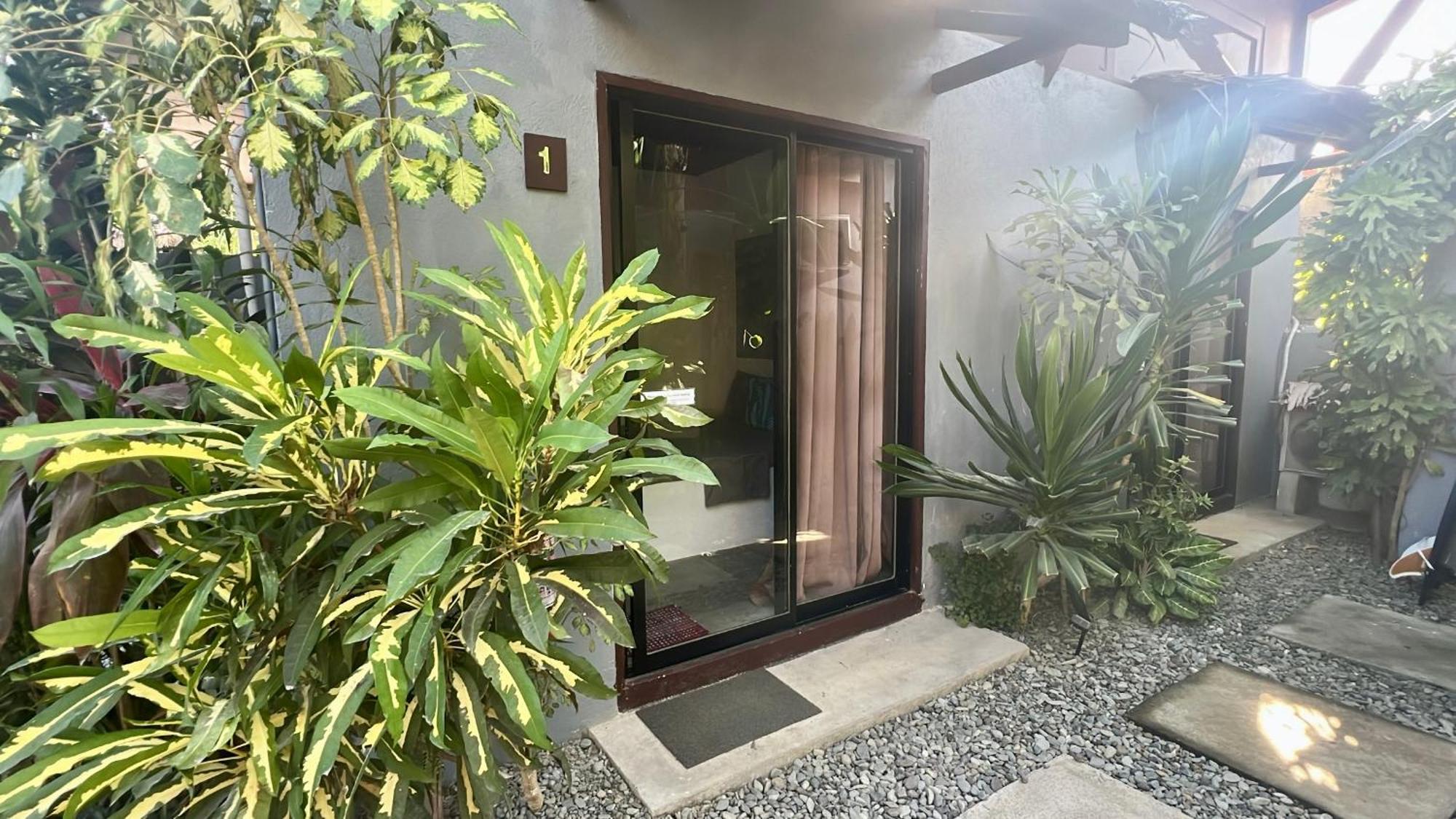 Yay Lodge Siargao, Private Room 1 With Ac & Hot Shower And Fast Starlink Wifi เจเนอรัลลูนา ภายนอก รูปภาพ