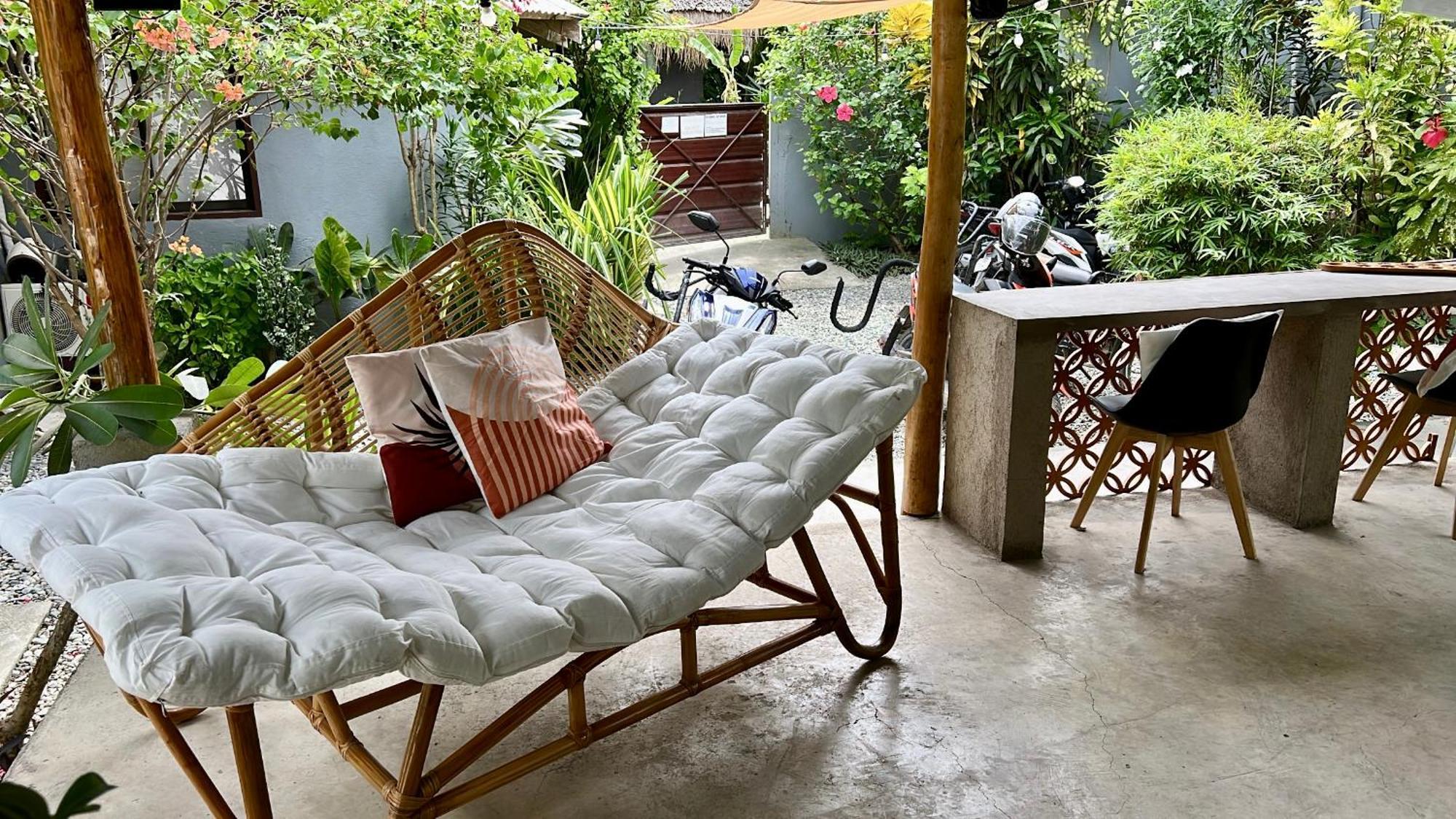 Yay Lodge Siargao, Private Room 1 With Ac & Hot Shower And Fast Starlink Wifi เจเนอรัลลูนา ภายนอก รูปภาพ